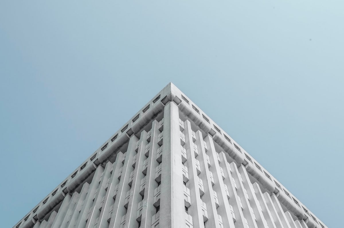 kaiyun体育app-争议！普比尔禁区手接门将传球，主裁与VAR均未作表示