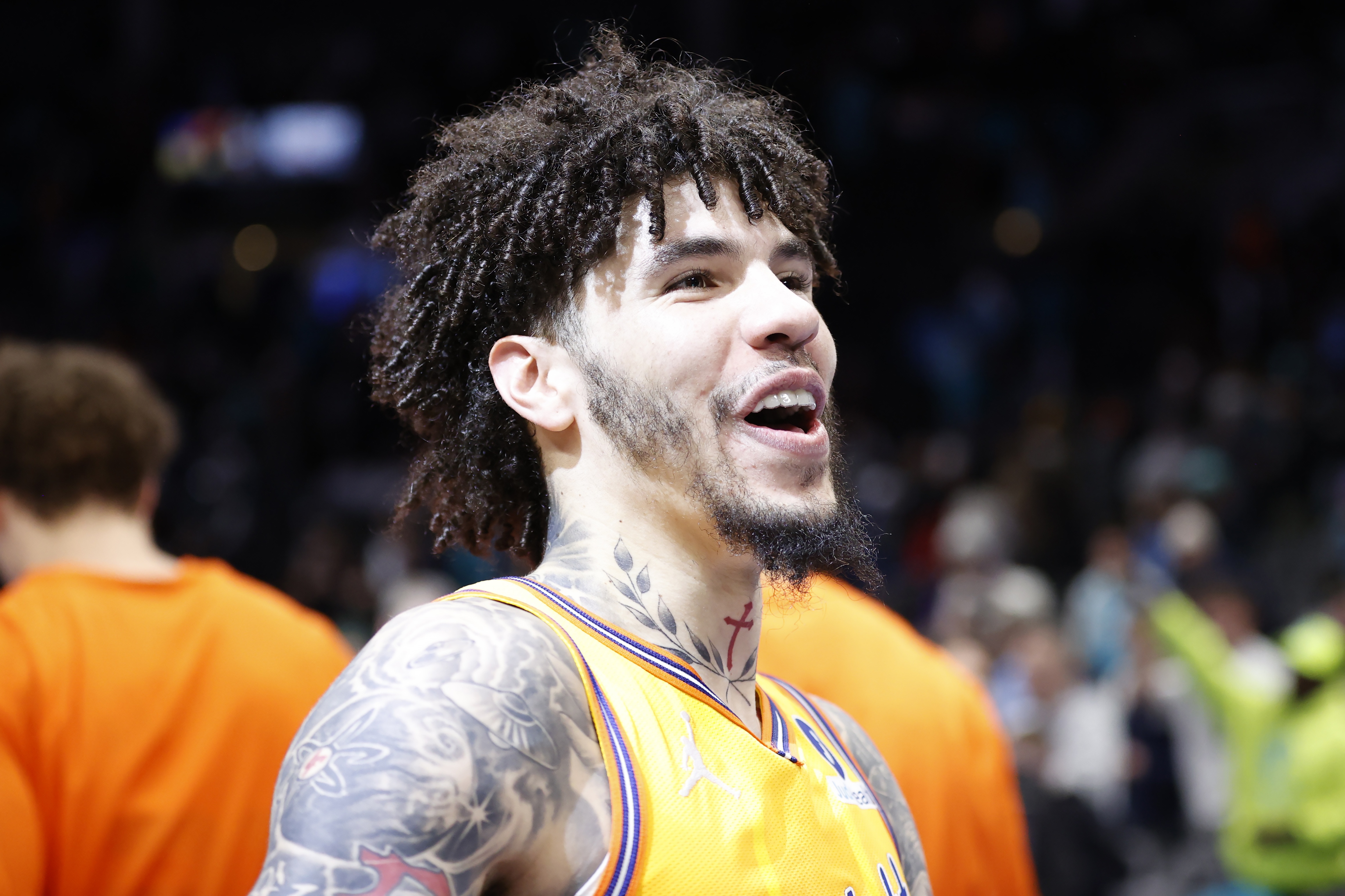 开云官方-Lowe：黄蜂会进附加赛 他们连着打出1/3赛季好球了是真正的好球队